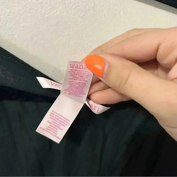 Victoria secret short romper M - Picture 6 of 6